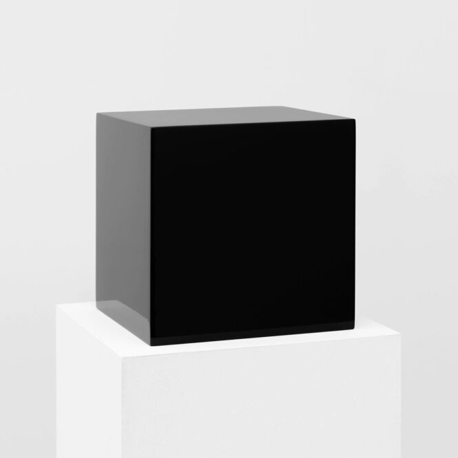 Minimalist Artists To Watch In 2023 Aesence   John Mccracken 02 666x666 