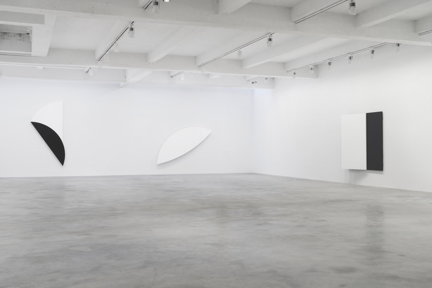 Installation view of Ellsworth Kelly: Black and White, Matthew Marks Gallery, New York, November 7 – December 21, 2024 © Ellsworth Kelly Foundation, Courtesy Matthew Marks Gallery